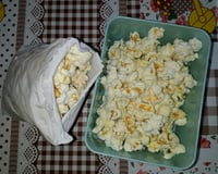 Pipoca de micro-ondas com milho comum sem óleo