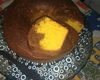 Bolo de cenoura mesclado com chocolate de liquidificador