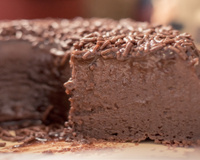 Brigadeirão dos sonhos: receita cremosa e fácil da sobremesa que vai conquistar toda a família