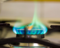Nem azul, nem amarela: qual o significado da chama verde no seu fogão?