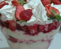 Merengue de morango com suspiro