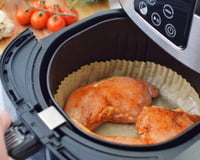 Raquel Noblejas, especialista em air fryer: "O papel manteiga não é uma dádiva de Deus para o cozimento, é melhor evitá-lo"