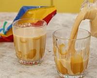 Licor de doce de leite está na moda e você pode fazer em casa de um jeito muito simples