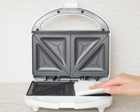 Nunca mais passei sufoco para limpar a sanduicheira depois que descobri essas 3 dicas fáceis