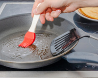 TudoGostoso explica por que os cozinheiros experientes usam vinagre na frigideira antes de fritar e como aplicar o truque