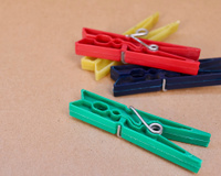 O truque caseiro mais genial que você vai ver hoje: 5 formas surpreendentes de usar pregadores de roupa no dia a dia