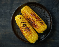 Testei 6 jeitos de cozinhar espigas de milho e o melhor método não é o que você imagina