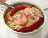 Macarrão ao molho de camarão e vinho branco