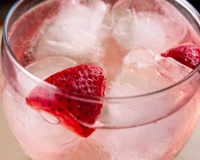 Gin tônica com morango