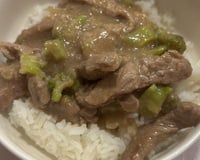 Carne oriental com brócolis