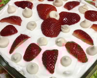 Merengue de morango com suspiros