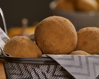 Bolinho de batata com linguiça 