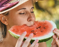 Quando o calor passa dos limites, essas são as comidas que salvam o dia (e o corpo)