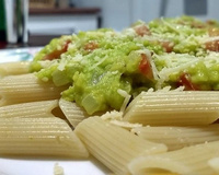 Receitas com abacate que vão muito além de vitamina e guacamole! Confira 24 pratos doces e salgados com a fruta