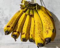 É desse jeito que você deve armazenar as bananas se quiser consumi-las durante o mês e não desperdiçar