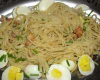 Macarrão com bacon e alho