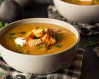 3 receitas de sopas BOAS E BARATAS para esquentar seus dias e noites