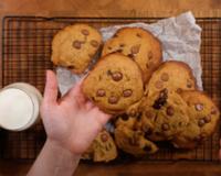 Cookie de banana madura com gotinhas de chocolate: até meu marido que não gosta da fruta comeu e adorou!