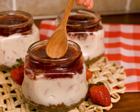 Cheesecake de morango no pote