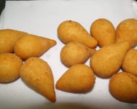 Coxinha de batata e trigo
