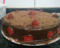 Bolo de chocolate com morango