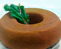 Bolo de talos e folhas de beterraba