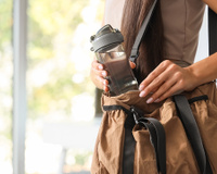 O perigo escondido nas garrafas de alumínio e plástico que todo mundo usa, mas que poucas pessoas usam do jeito certo