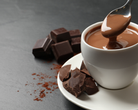 Em vez de erva-cidreira, que tal chocolate quente? Veja como essa bebida pode aliviar a tensão