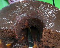 Bolo de chocolate com cobertura