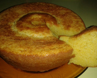 Bolo de fubá com queijo parmesão