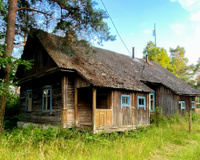 Eles pensavam que viver isolados, com painéis solares e abastecimento próprio de água, era a solução; a lei os lembrou de que não era tão simples assim