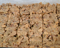 Pé de moleque de leite condensado