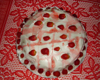 Bolo com creme de morango