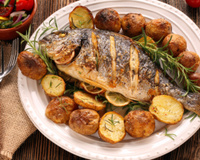 Tambaqui assado recheado com farofa