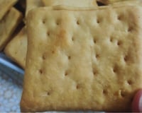 Receita do verdadeiro biscoito água e sal mais fácil do mundo: perfeito para comer com pastinhas e geleias
