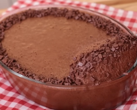 Sem gelatina, nem chantilly no Domingo de Páscoa: mousse de chocolate bem leve e aerada é a melhor sobremesa para qualquer almoço