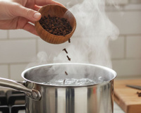 Ferver cravo não serve apenas para deixar a cozinha cheirosa: veja benefícios e a melhor hora de colocar em prática