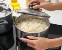 Os 3 principais erros que todo mundo comete na hora de fazer arroz que acabam com o prato
