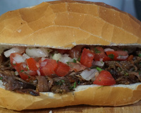 Lanche de costela gaúcha desfiada