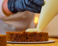Prepare bolos recheados como um chef com esse creme de confeiteiro simples e delicioso