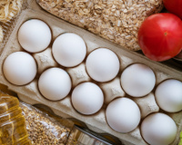 Marcia Marostica, nutricionista de 55 anos: "Essa embalagem aqui não circula em cozinha de nutri. Quando os ovos chegam em casa, a gente troca a embalagem porque isso aqui passou pela granja, pelo transporte, pelo mercado..."