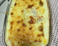 Lasanha de queijo e presunto ao molho branco