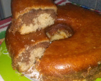 Bolo mesclado com leite condensado