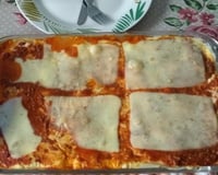 Lasanha com molho branco e bolonhesa