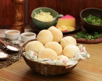 Pão de queijo recheado