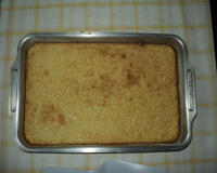 Bolo de madioca com leite condensado