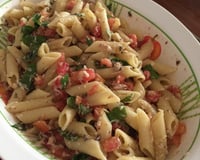 Salada de macarrão com sardinha