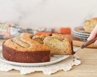 Para um bolo de banana extremamente fofo, como o que sua mãe faz, aqui está uma receita prática e rápida que pode ser feita no liquidificador