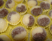 Docinho bicolor de leite em pó