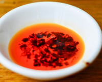 Fazer óleo de pimenta em casa é muito fácil do que você imagina e vai deixar seus pratos muito mais gostosos; aprenda a receita de chilli oil